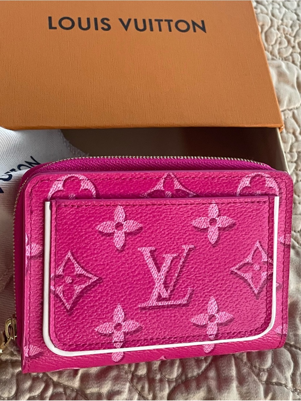 *BNWOT* LV Portefeuille Pink Monogram Wallet 2022 “Fall for You” Collection.